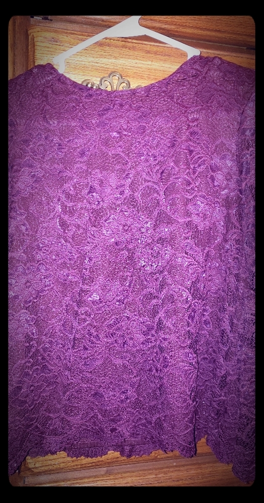 Lace top  Maroon in color.  Petite small.